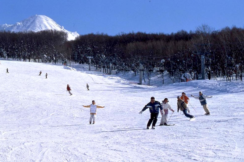 青森旅游-青森春天滑雪度假村