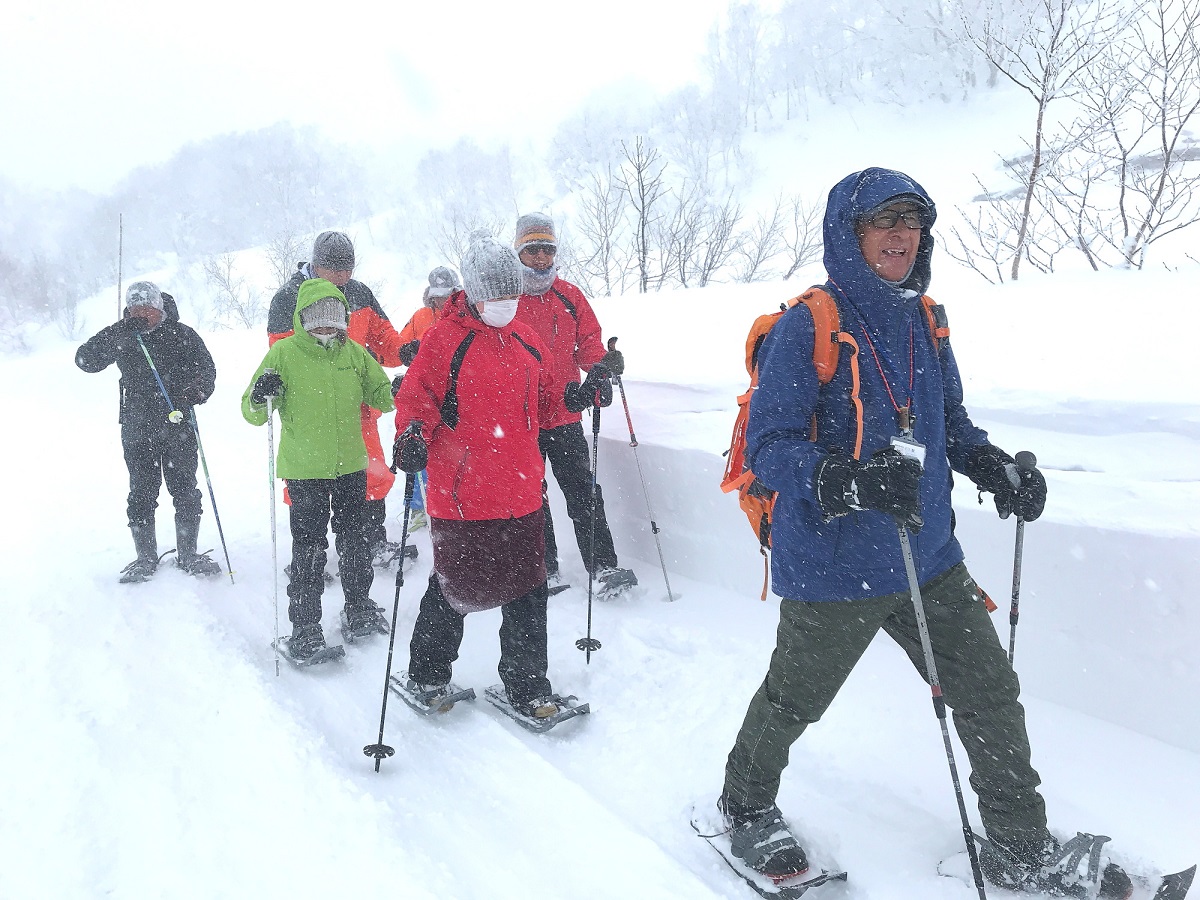 青森旅游-雪中步行